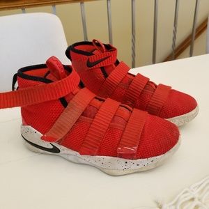 Lebron basketball shoe youth size 1